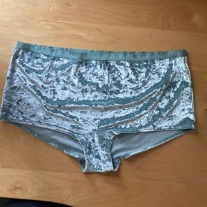 NWOT velvet shortie Victoria’s Secret